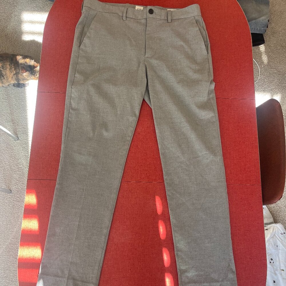 GAP Men's Gray Slim Fit Trouser Dress Pants Size 33 x 30 Career Office Work
